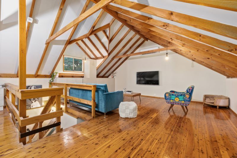 Captivating Cabin-Style  Cottage