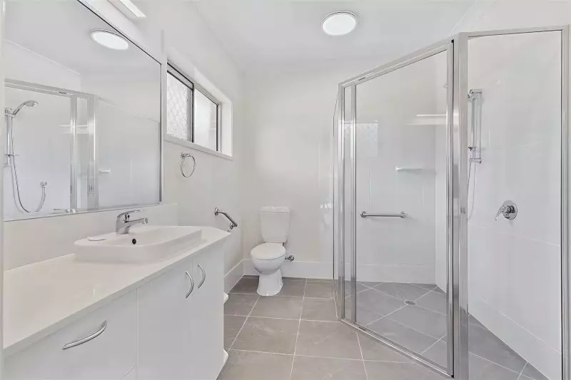 Two-bedroom villa with en-suite and garage