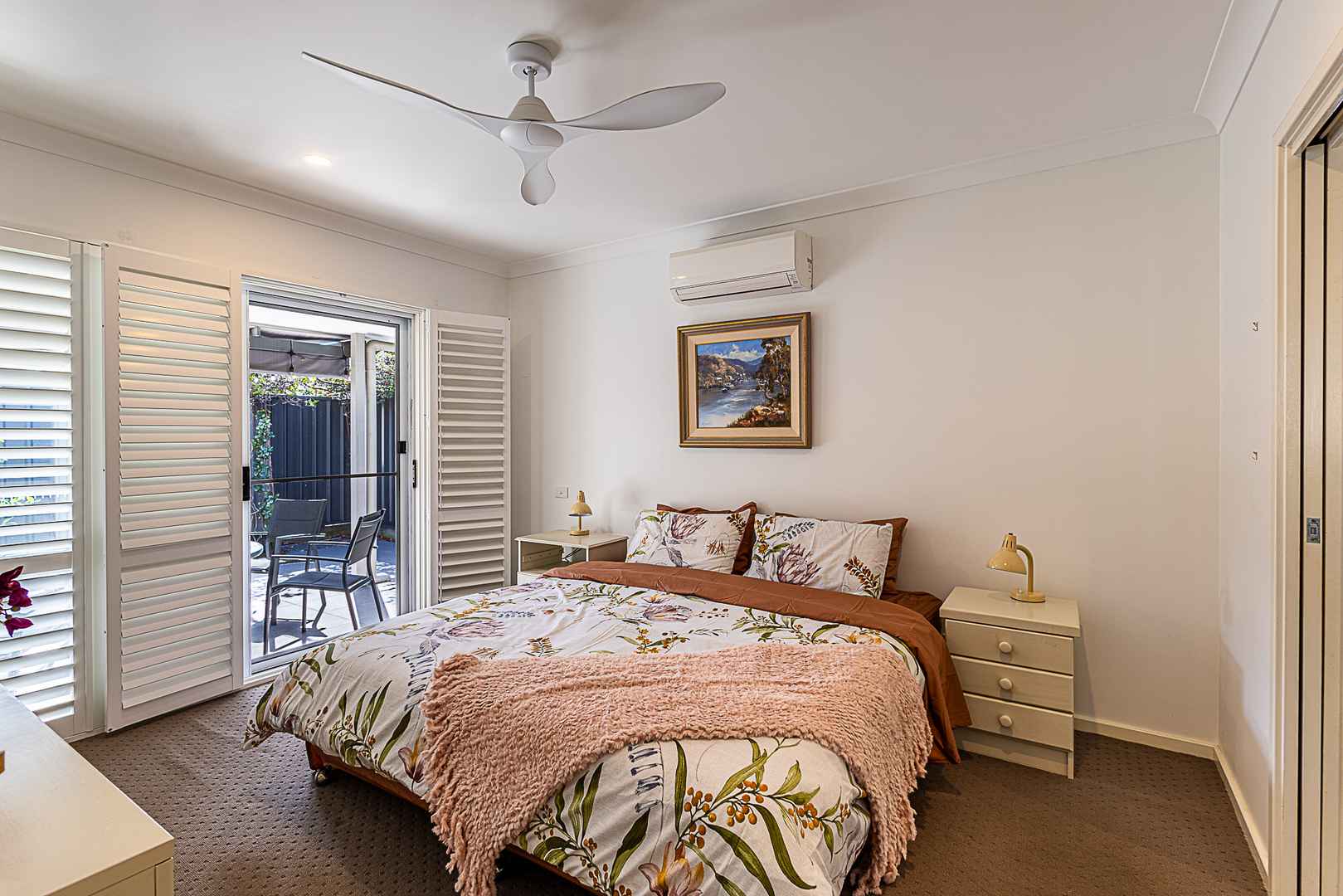 Palm Lake Resort Fern Bay - Beautifull home with a wow factor