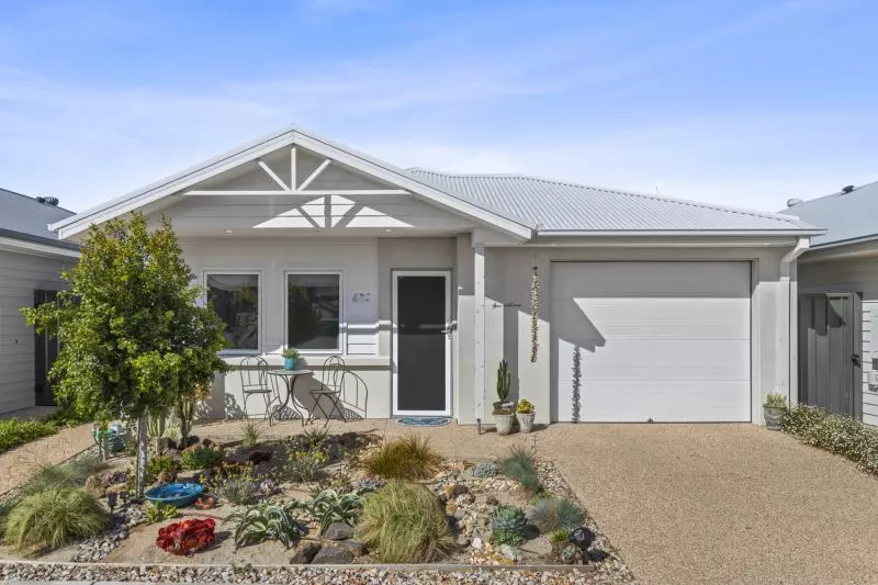 Light-Filled Design Meets Effortless Style