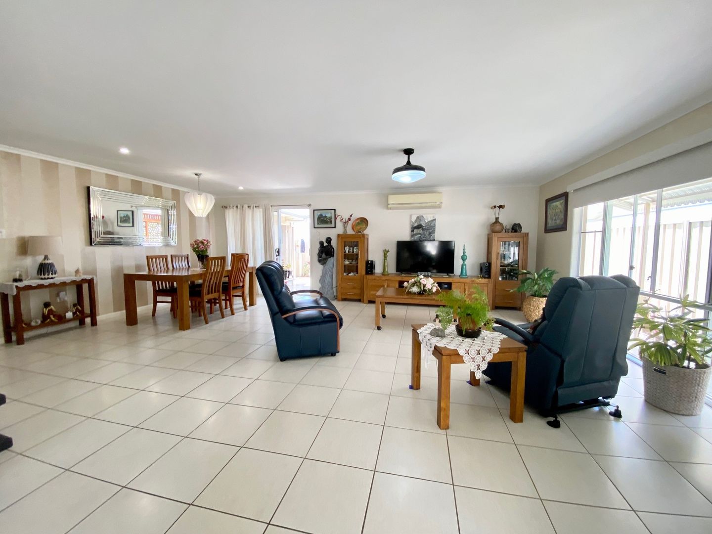 STYLISH SPACIOUS HOME – GREAT FOR THE ENTERTAINER