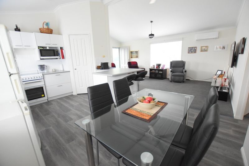 Beautifully presented, well maintained 2 bedrooms home in highly sought private cul-de-sac location