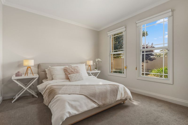 Sunlit Villa with Lush Gardens and Entertainer’s Delight