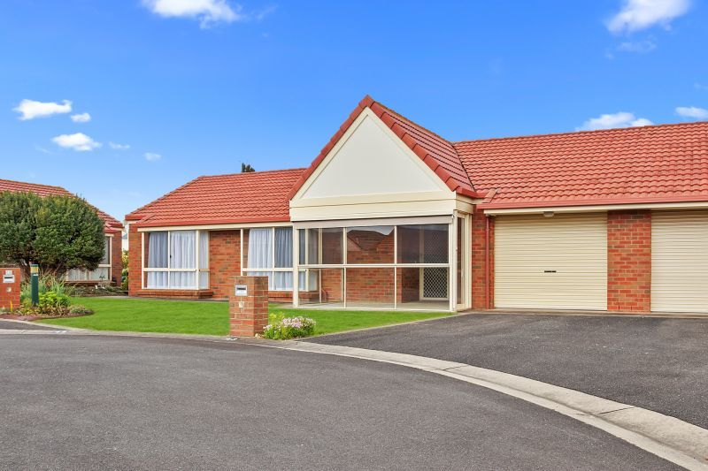 Perfectly positioned with 2 outdoor entertaining areas