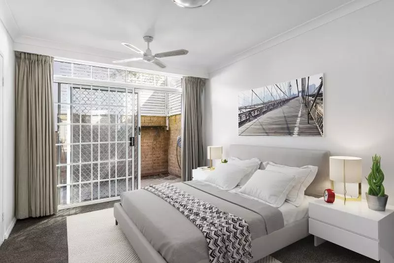 Perfectly maintained ground floor unit, with just a stroll to the main clubhouse and facilities