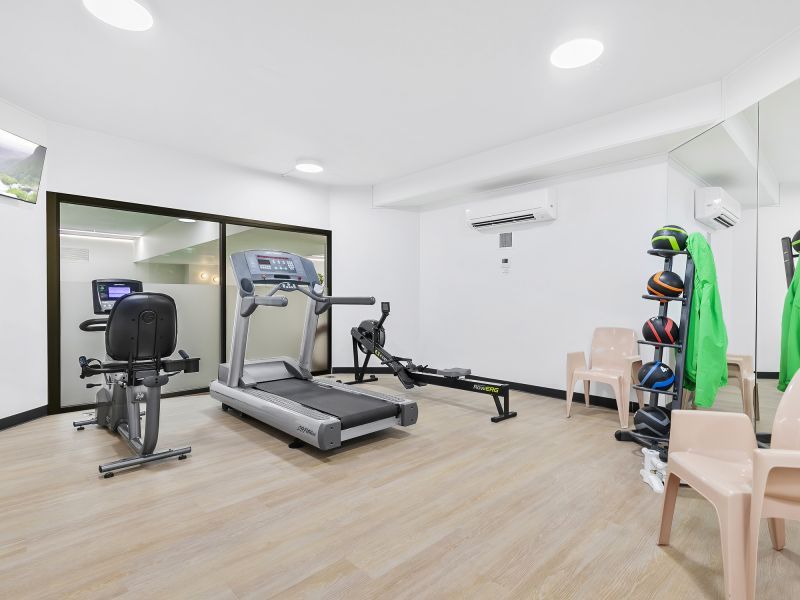 Peaceful forest outlook studio in the heart of a thriving lifestyle village.