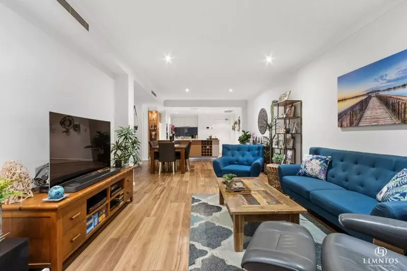 Oversize apartment with park views!