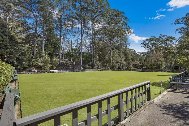 North-Facing Unit: Refreshed Decor, and Spacious Balcony – Contact Agent Today!