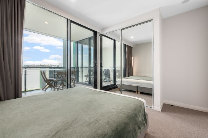 Stunning Views!! Lifestyle and Convenience!