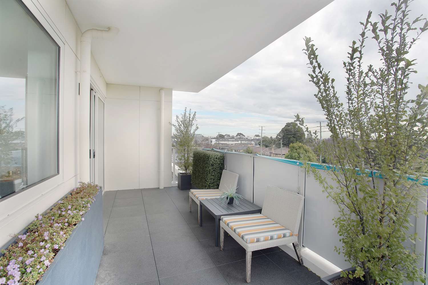 Light, Space and Stunning City Views-Last Remaining 3 Bedroom! Apt 201