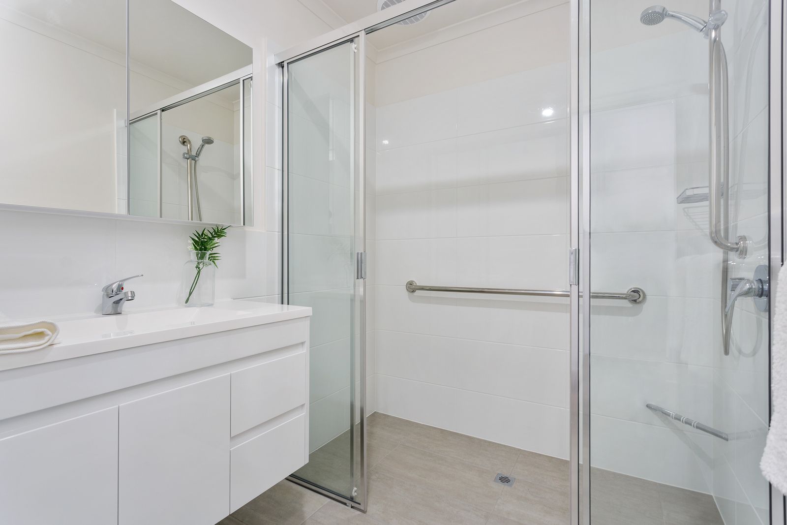 Recently renovated, this 2-bedroom retirement unit with carport is set within beautifully maintained grounds, just moments from the vibrant Adelaide CBD.