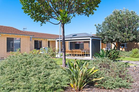 Are You Aged 65 Years or Older and No Longer Working Full Time? Relaxed Coastal Retirement Living in Victor Harbor