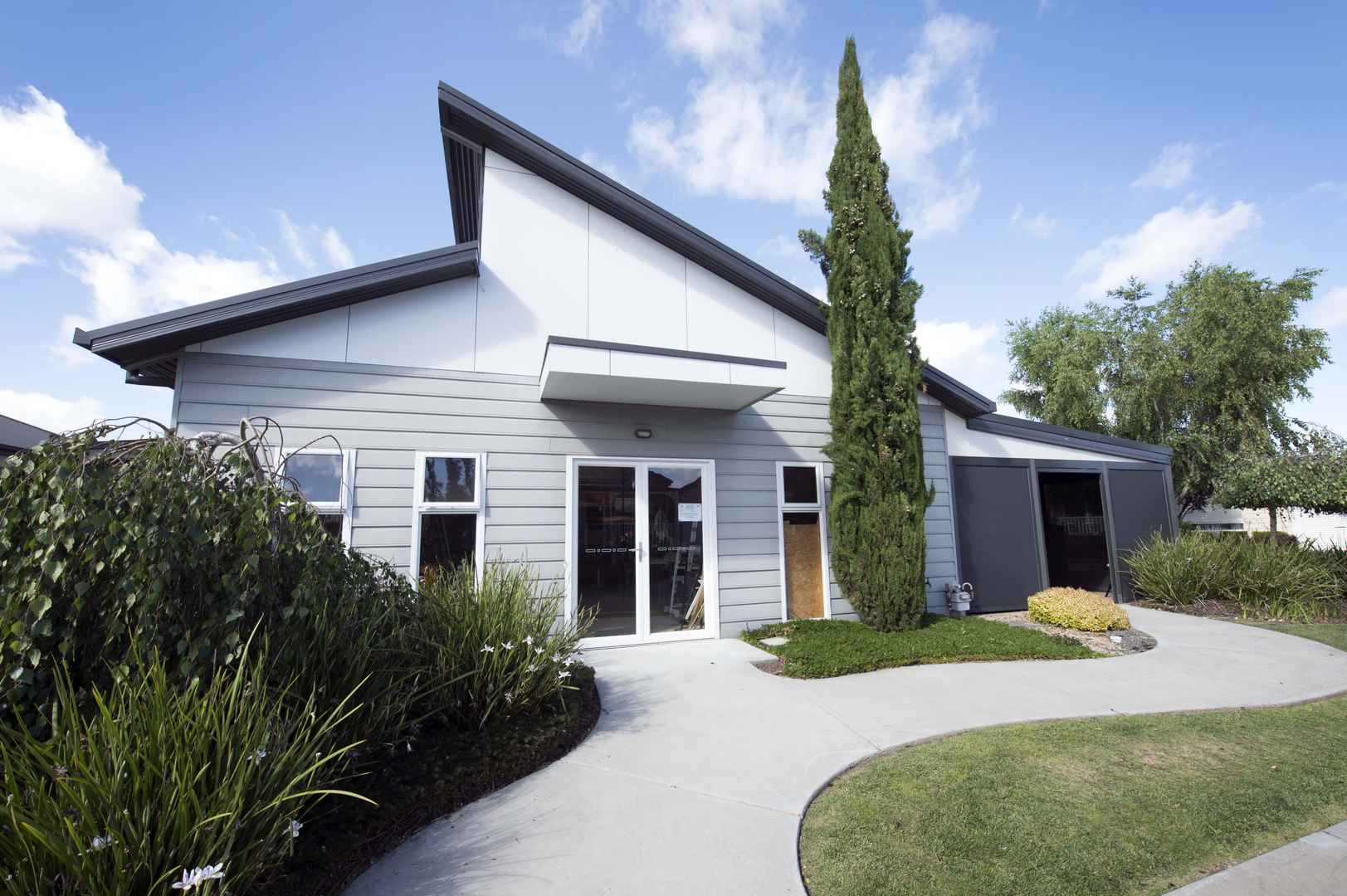 Lifestyle Shepparton - Modern, country living with all the bells & whistles. Downsize to scenic surroundings and breathe in the fresh air. Make the tree change today to Lifestyle Shepparton!