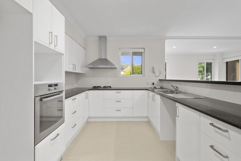 UNDER OFFER - Impressive Ground Floor Apartment