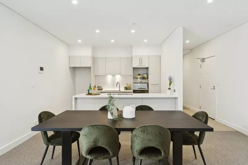 Stylish Space, Sunlit Private Balcony