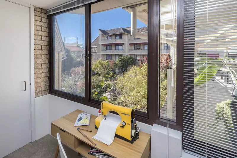 Beautifully Presented Renovated One Bedroom with Extra Workspace