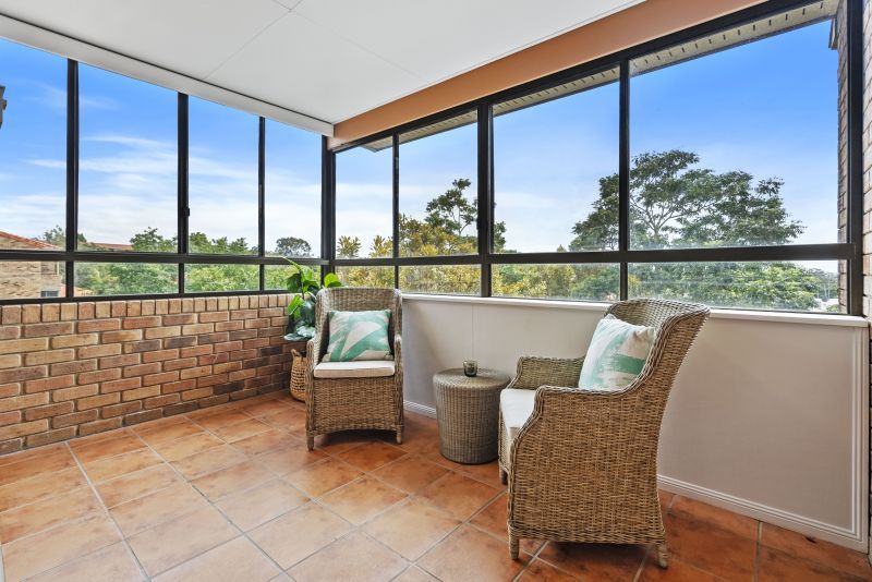 Spacious one-bedroom apartment with views