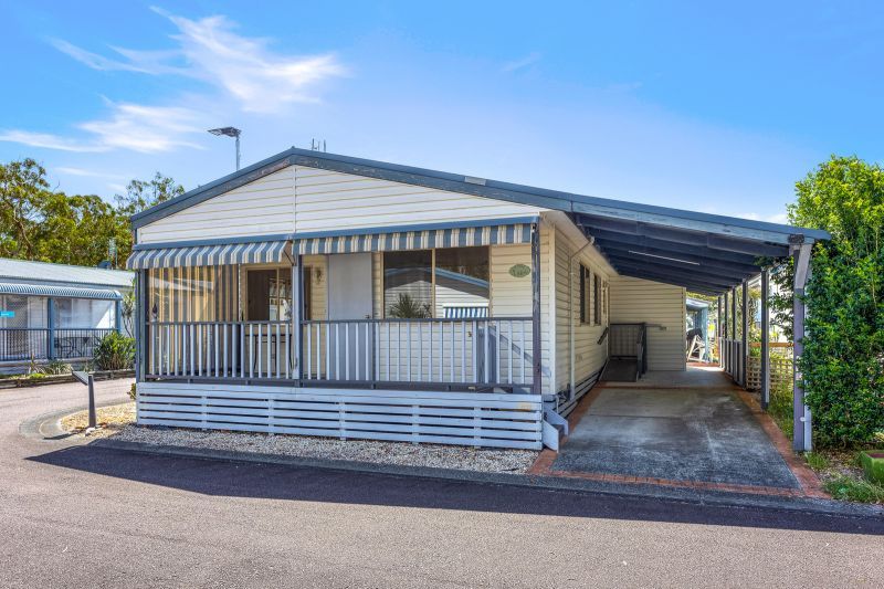 Spacious Corner Block Living - Simply Move In & Relax!