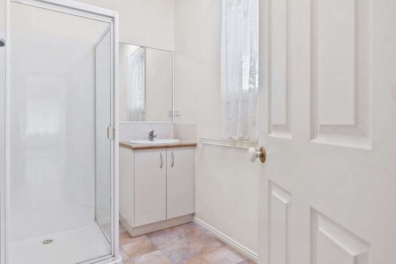 Beautifully Presented Haven - Corner Location