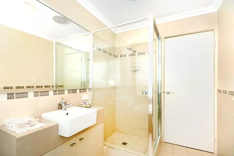 Perfect location stunning home. Home open Sun 26th June, 10am to 10.40am