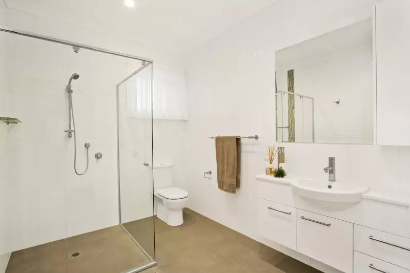 Spacious villa with double garage