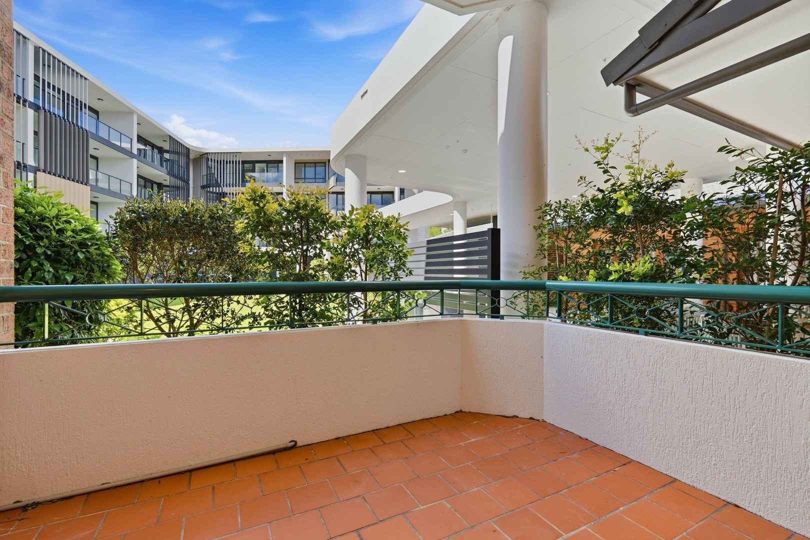 Ground Floor Studio Apartment with Courtyard Views