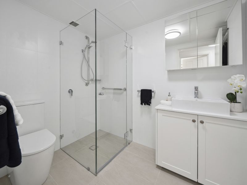 Move-in ready luxurious serviced apartment