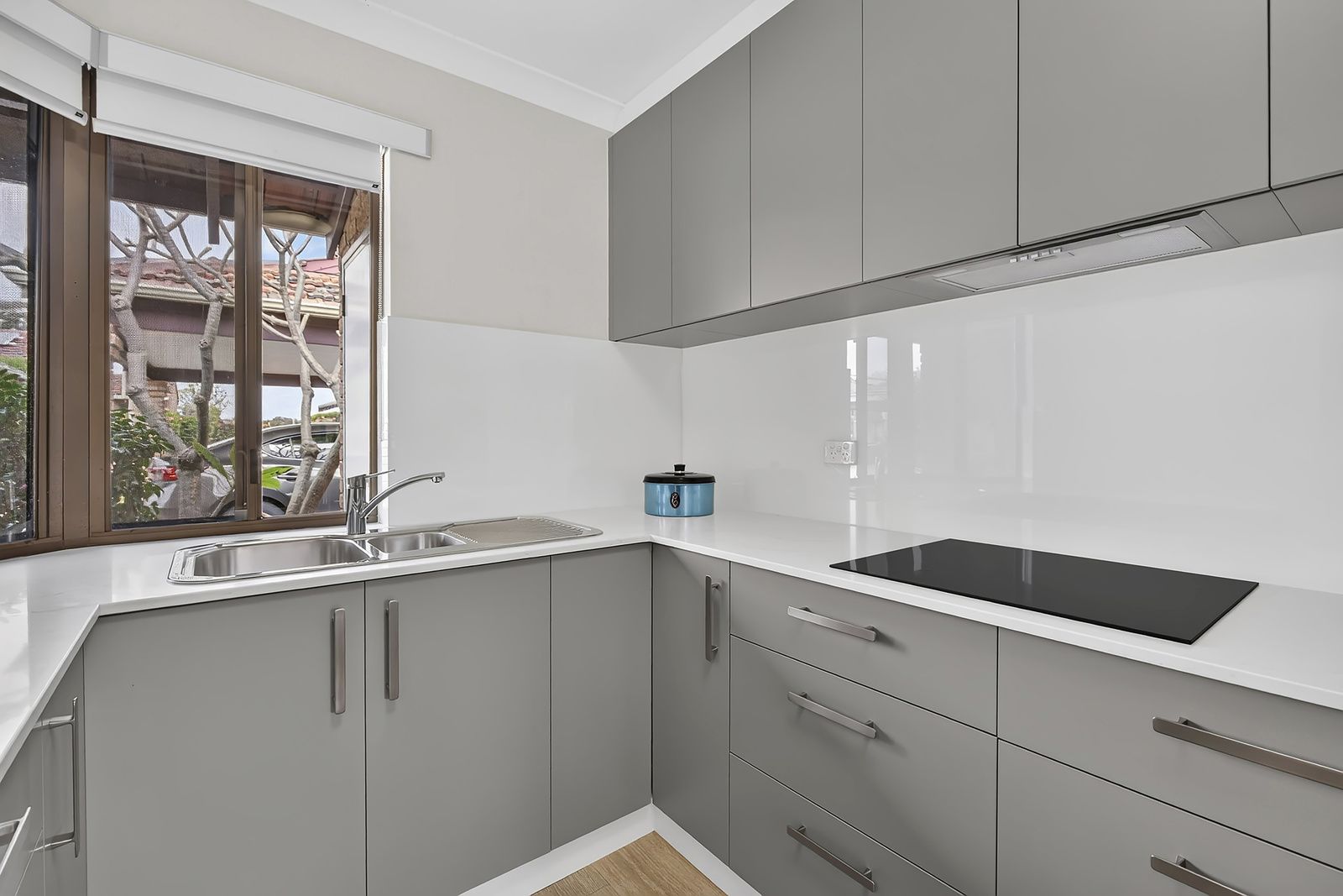 Discover effortless living in a prime Booragoon location.