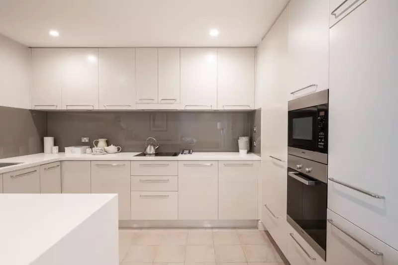 Elegant Apartment, Lush Surrounds