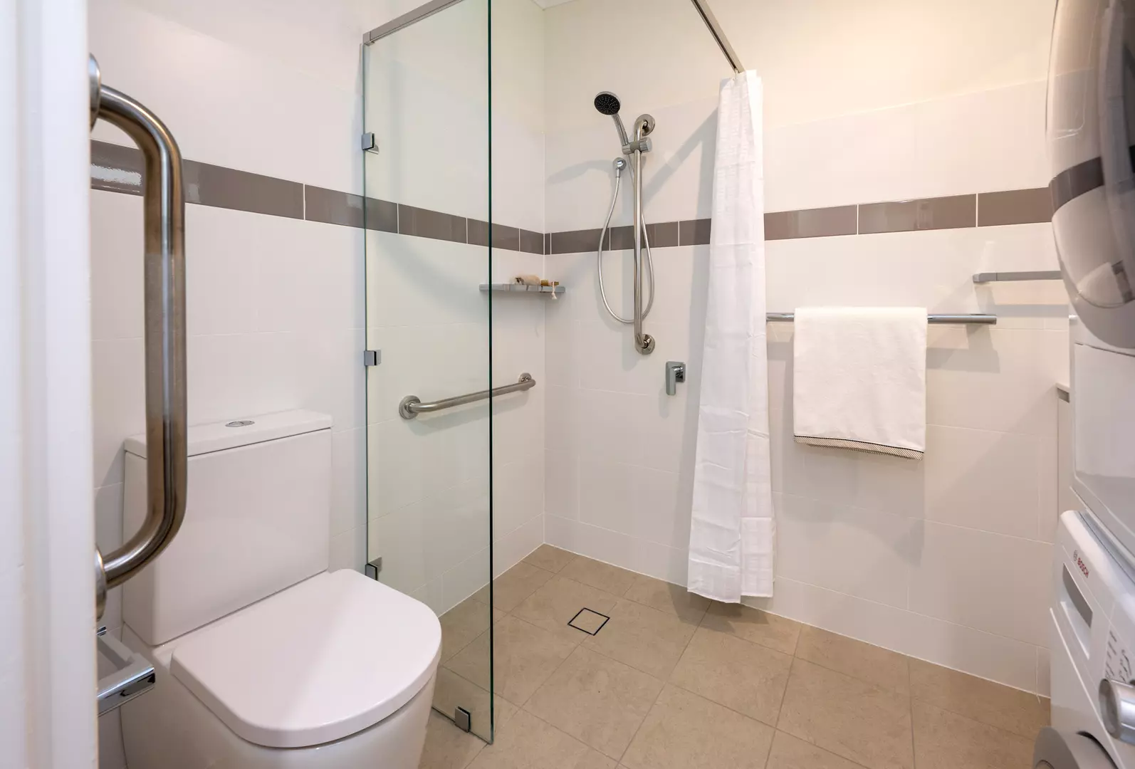 Eldercare College Green: freshly renovated one-bedroom downstairs unit close to the city