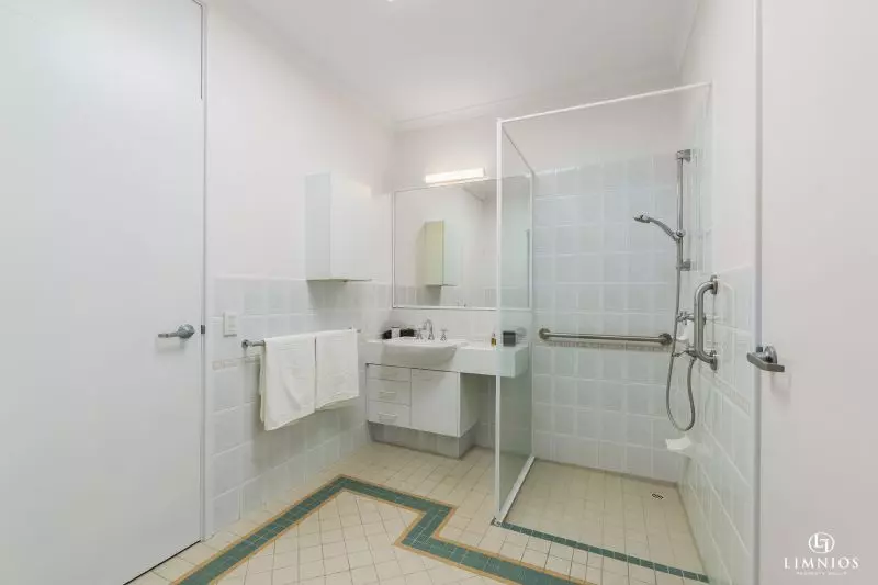 NOW UNDER OFFER.  Light and bright villa with contemporary features