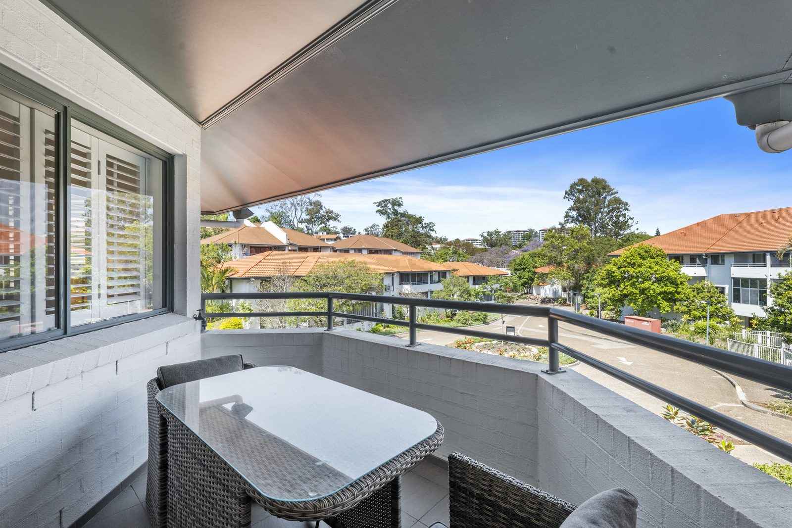 Superbly spacious apartment with garden views