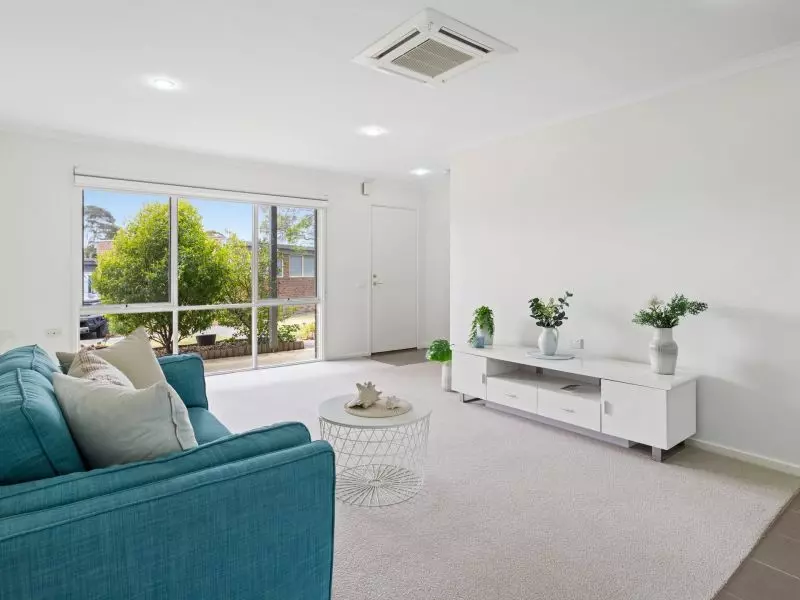 Lovely Villa with Courtyard and Sunroom