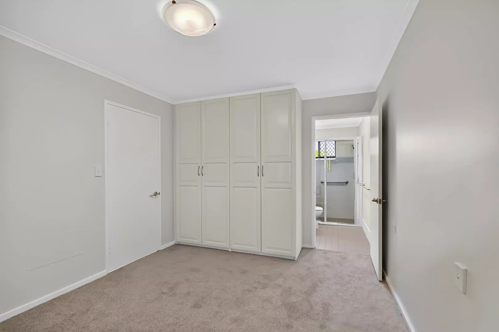 Lovely 1 bedroom unit in Frederick Guest Retirement Village in the heart of Bull Creek.