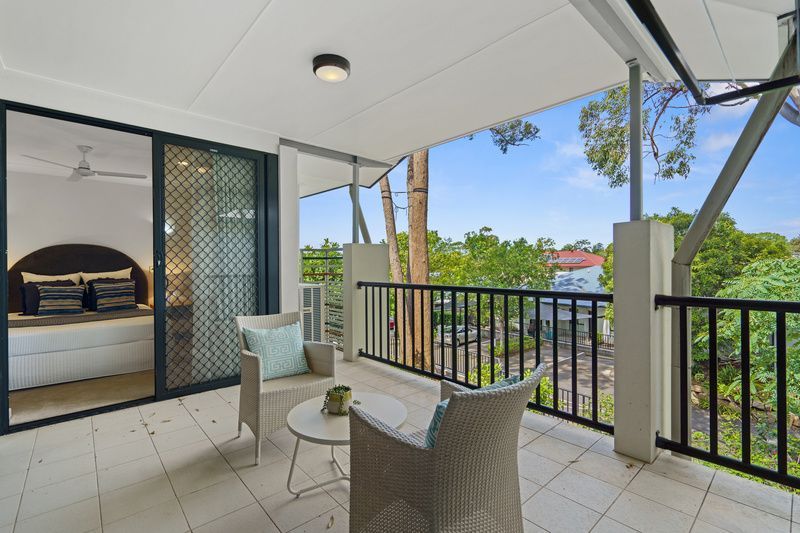 Ground-level one-bedroom apartment with separate bathroom