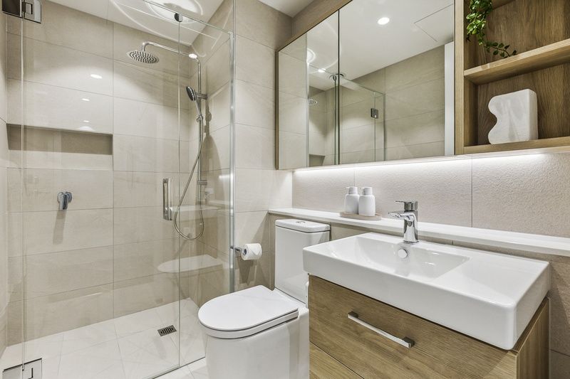 Sophisticated East-Facing Apartment - Luxury, Light and Location