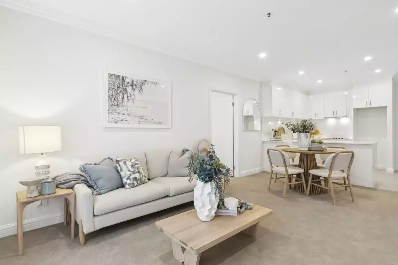 Large 2-bedroom, 2-bathroom ground-floor apartment