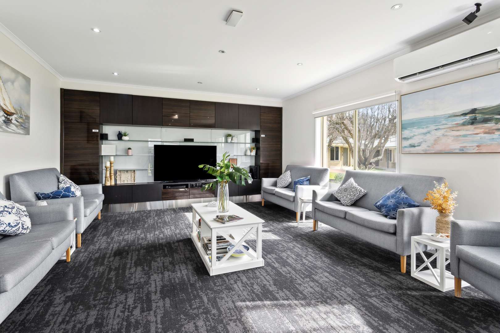 Beautifully Located Villa Near the Community Centre