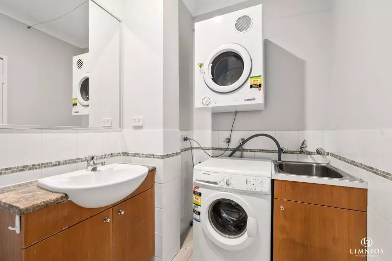 Top Floor with City Vistas!