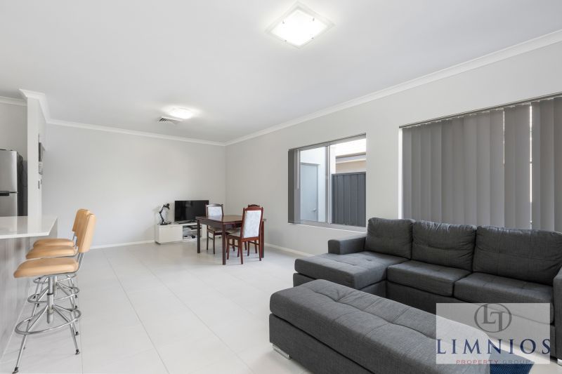 Street Front Stunner !