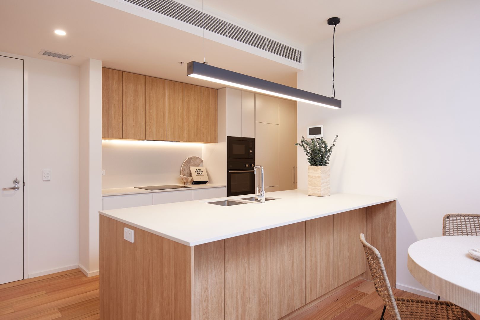 Apt 105 - Architecturally Designed Apartment with Winter Garden & Light-Filled Living