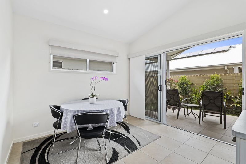 Light and Bright Home – Modern Comfort and Privacy