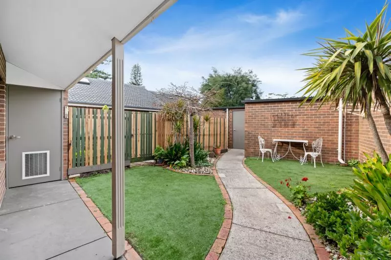 DEPOSIT TAKEN - Lovely, light & bright 1br unit at Morven Manor