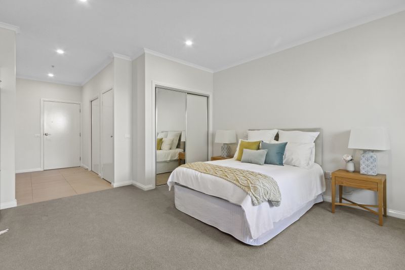 Independent studio apartment with new kitchen