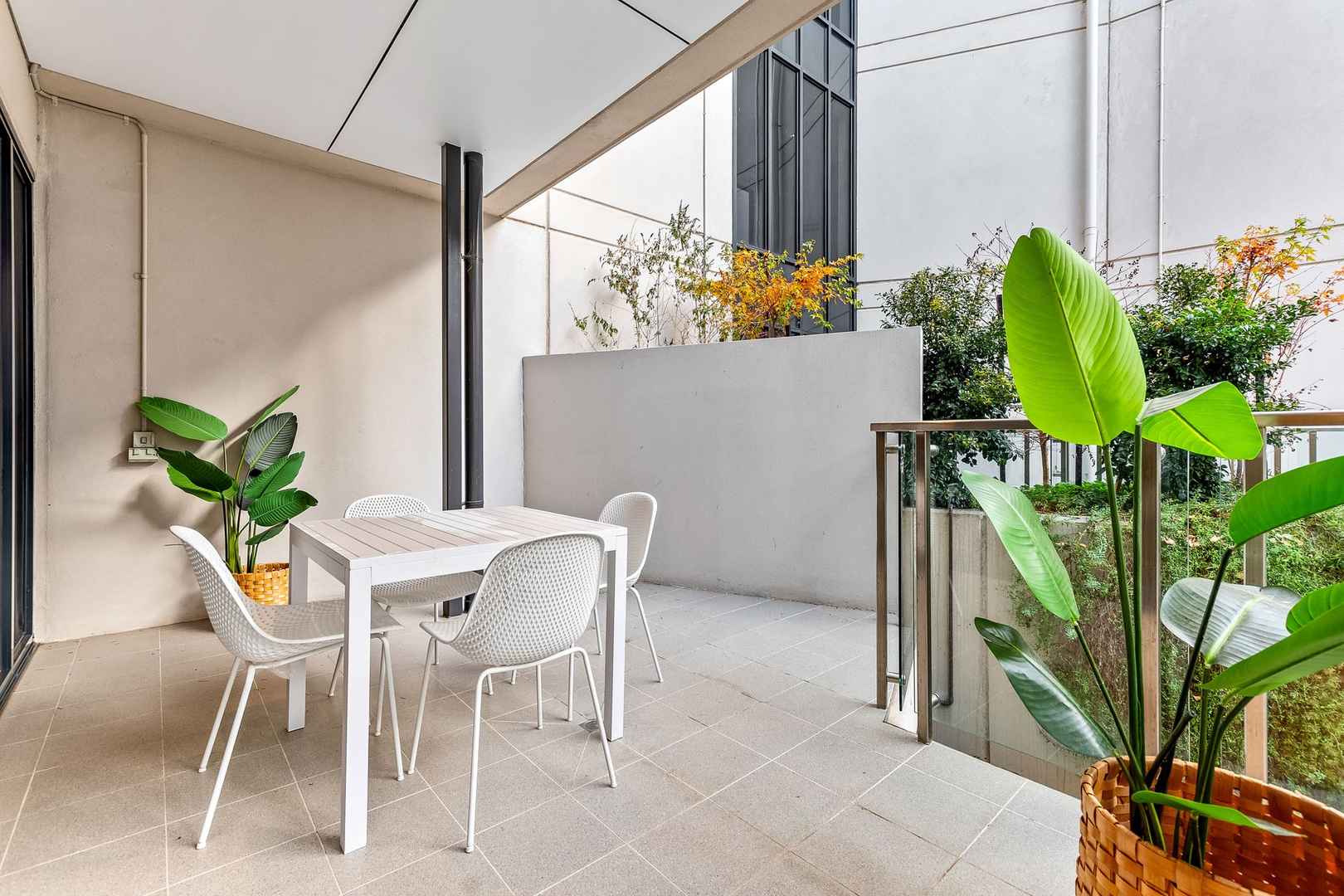 Spacious one-bedroom with tranquil courtyard garden views