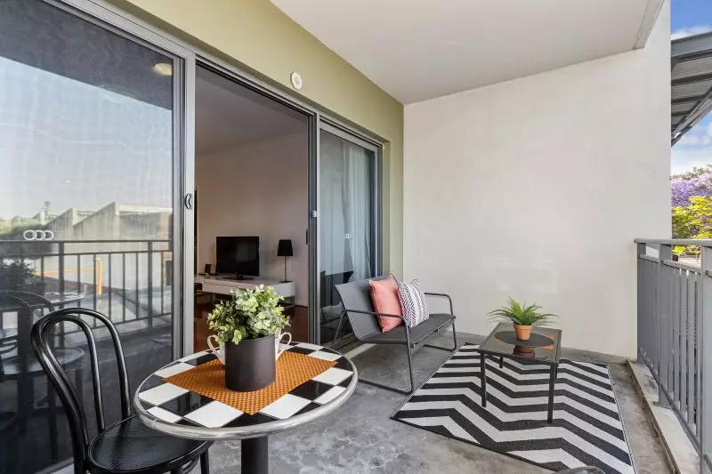 Light & Bright Living, Refurbished... See it to Believe it!!