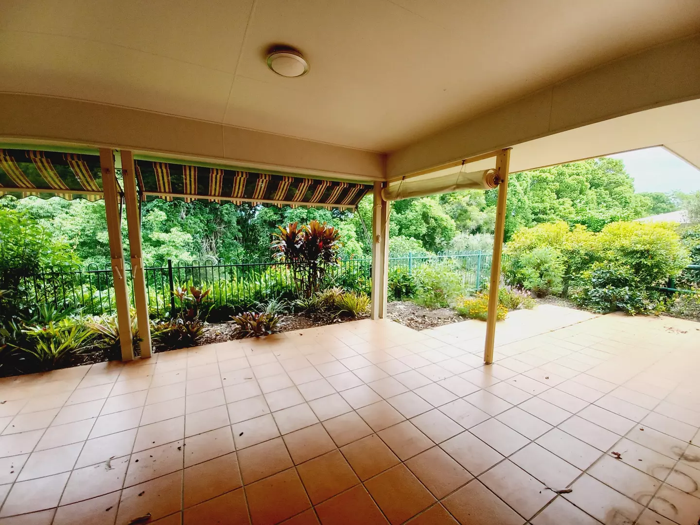 Stunning 3 bedroom stand alone home