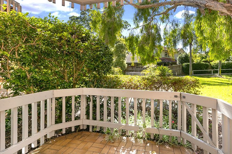 Sunny North facing studio apartment leads onto a beautiful flowering garden.