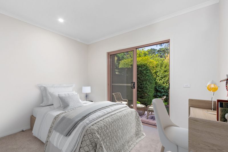 Lovely 2-bedroom villa with beautiful, landscaped gardens