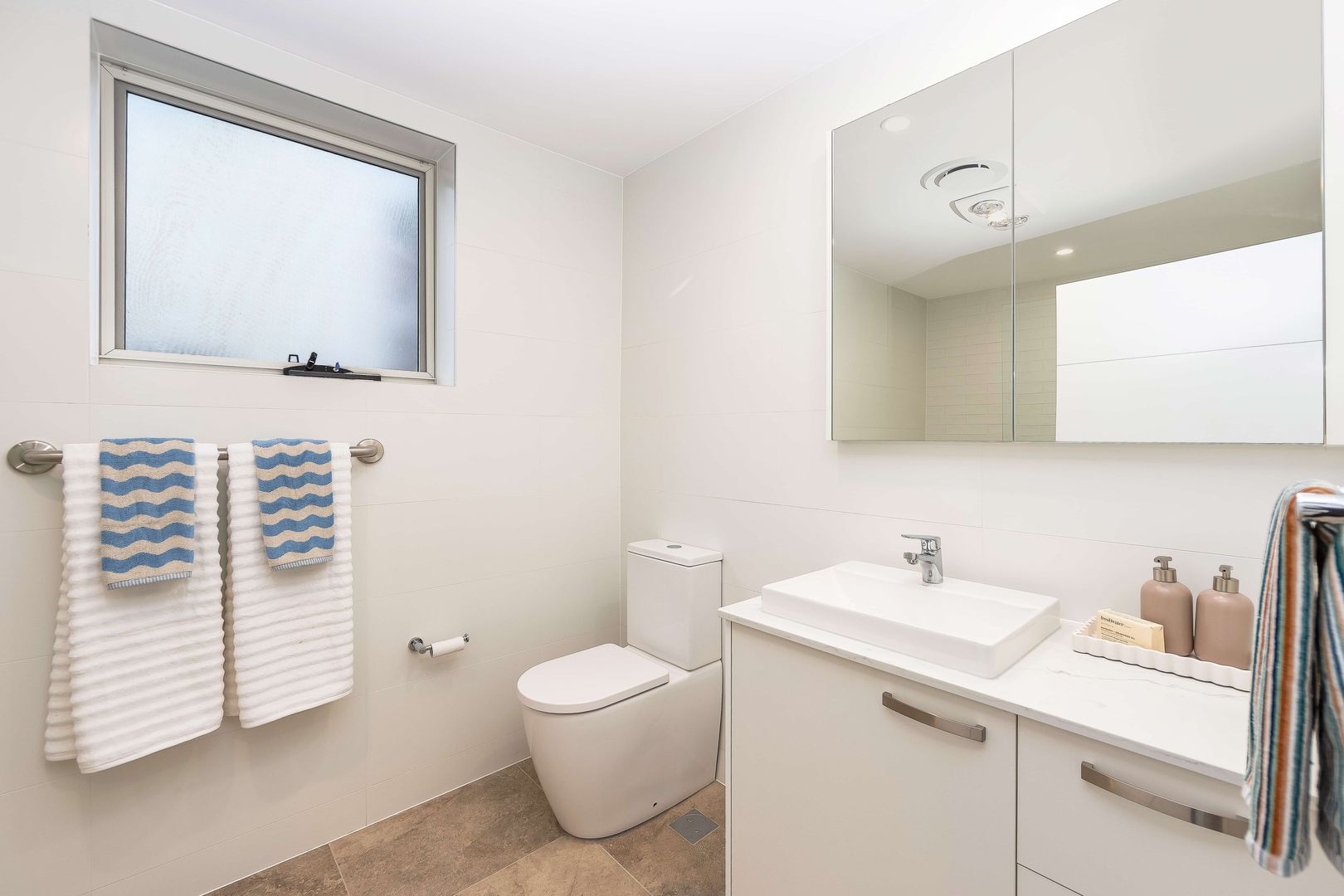 005 Spoonbill Avenue/33 Shearwater Drive, Shortland, NSW 2307